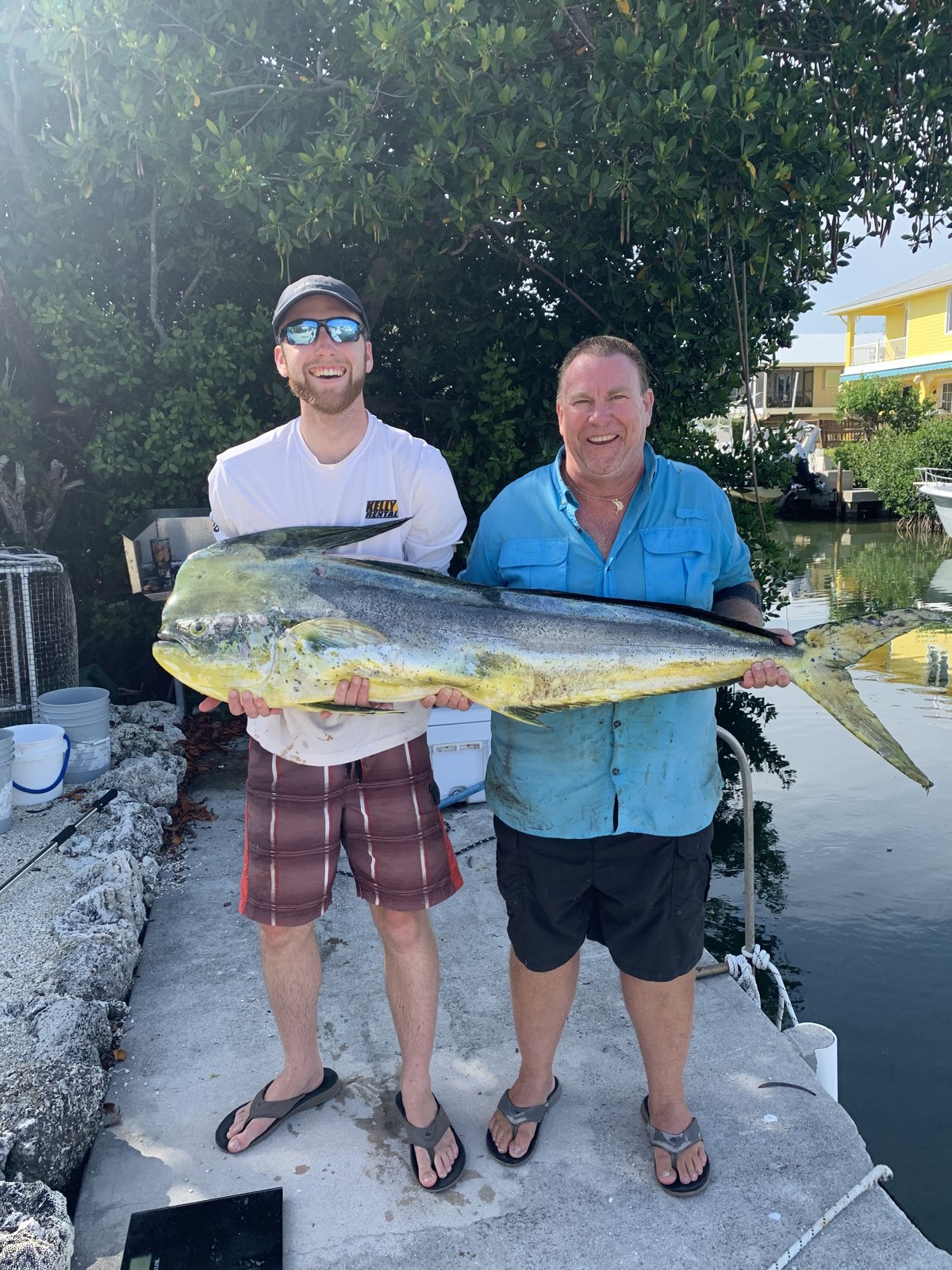 Anglers displaying a mahi mahi with Wet A Line II Charters