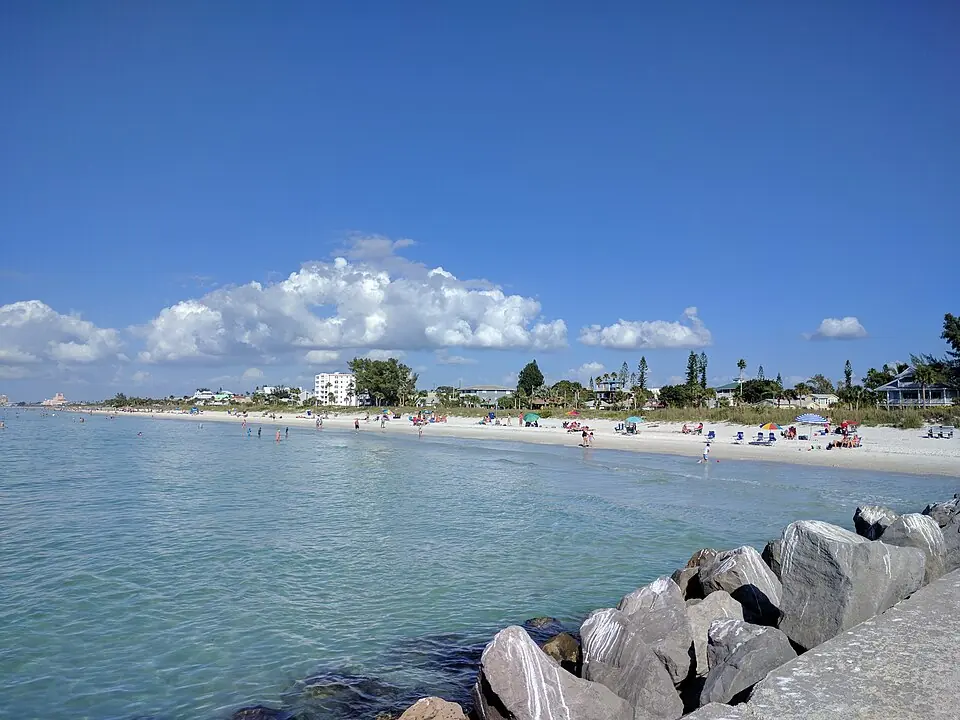 Pass-a-Grille shoreline viewed from a pier in an earlier photograph