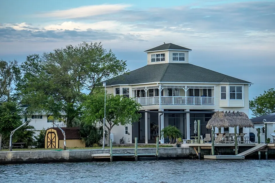 Waterfront building beside coastal water at Hudson Beach