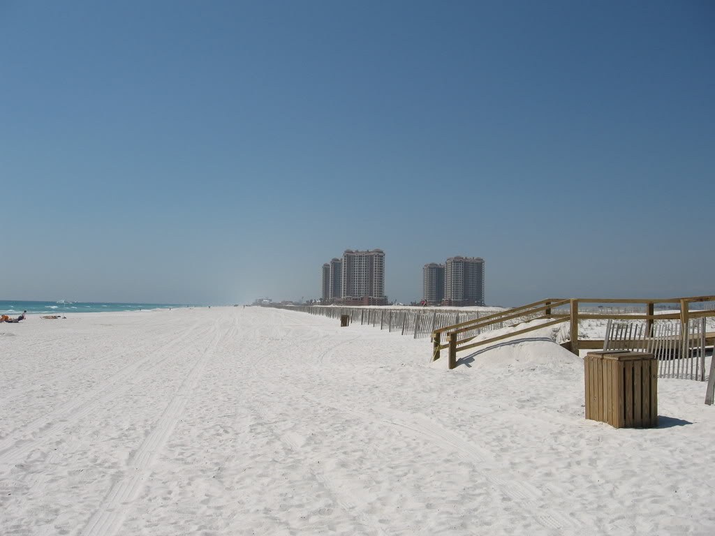 White sand and the Gulf shoreline at Pensacola Beach