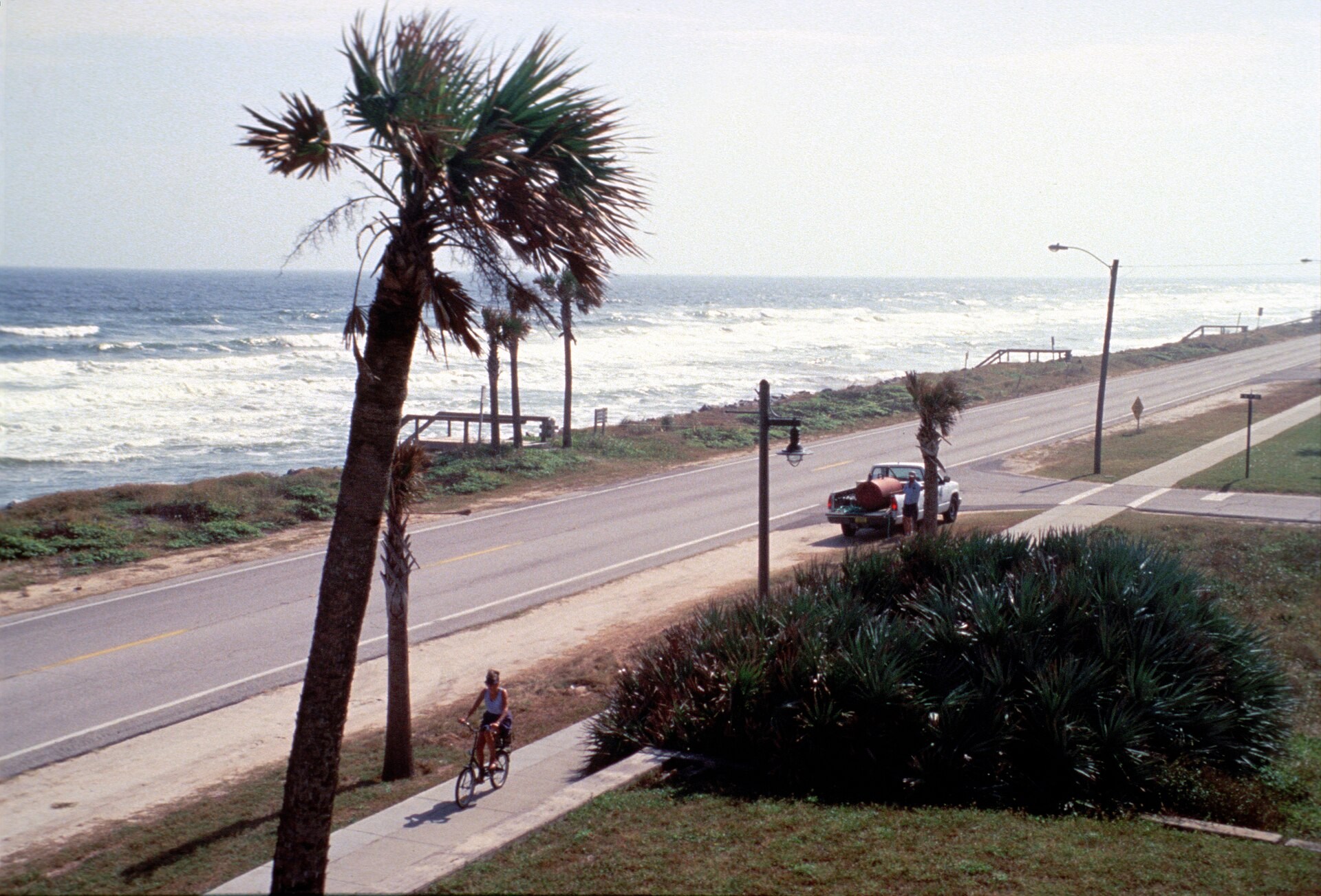 A1A running beside the ocean at Beverly Beach