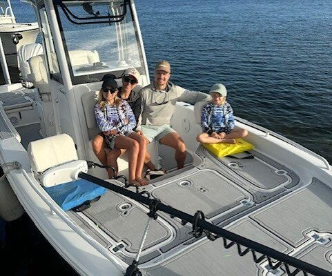 Castaway STA center console with guests aboard