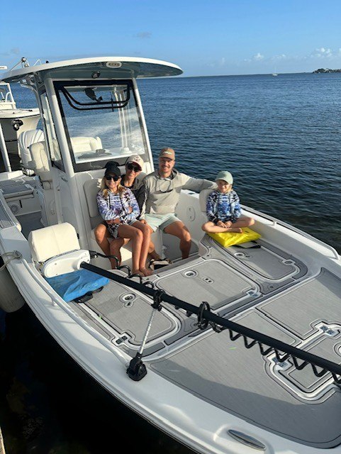 Castaway STA center console with guests aboard
