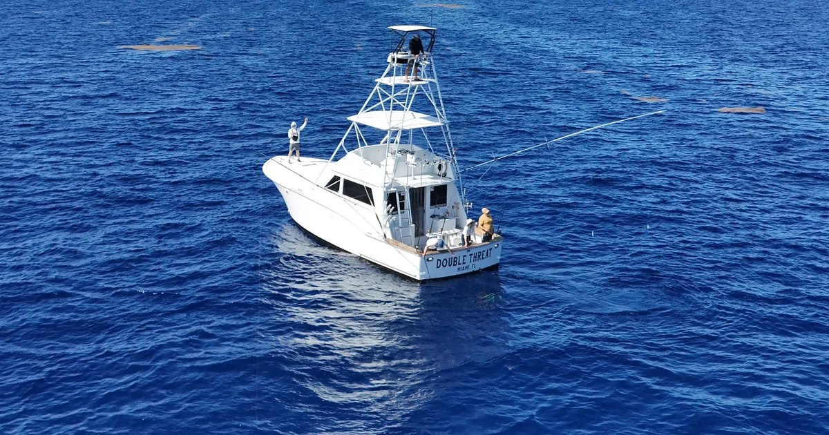 Double Threat Hatteras fishing boat offshore