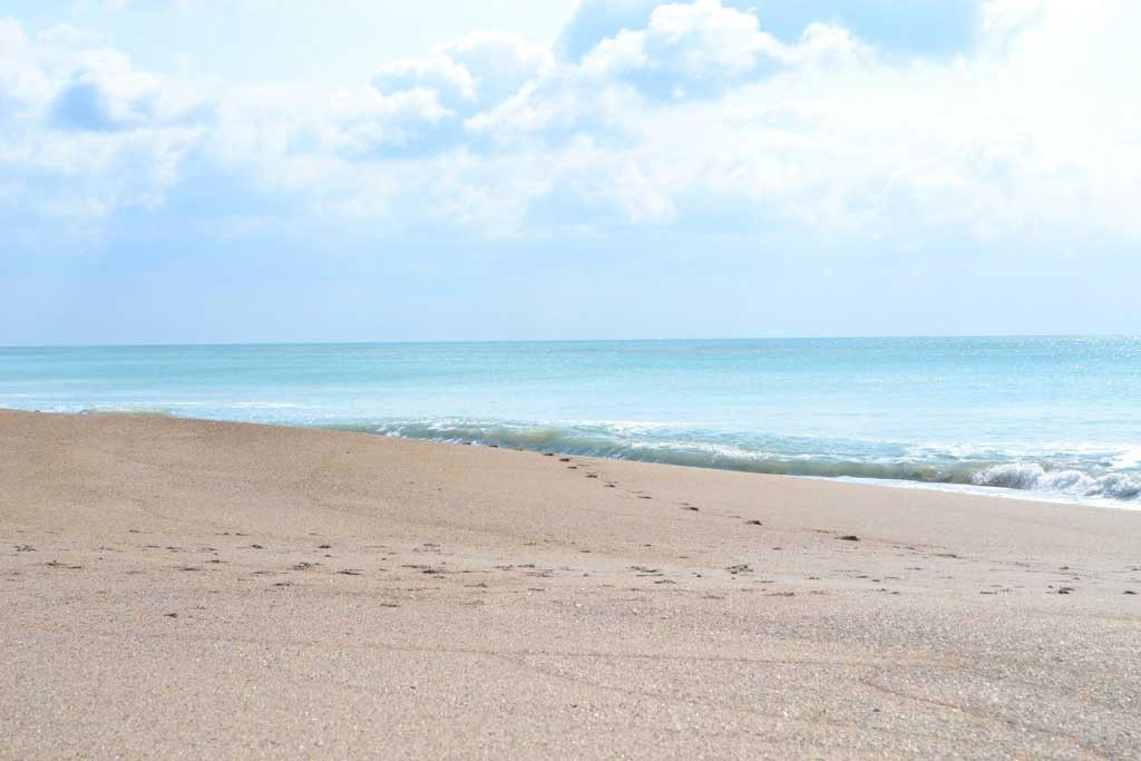 Open sand and calm Atlantic water at Golden Sands Beach Park