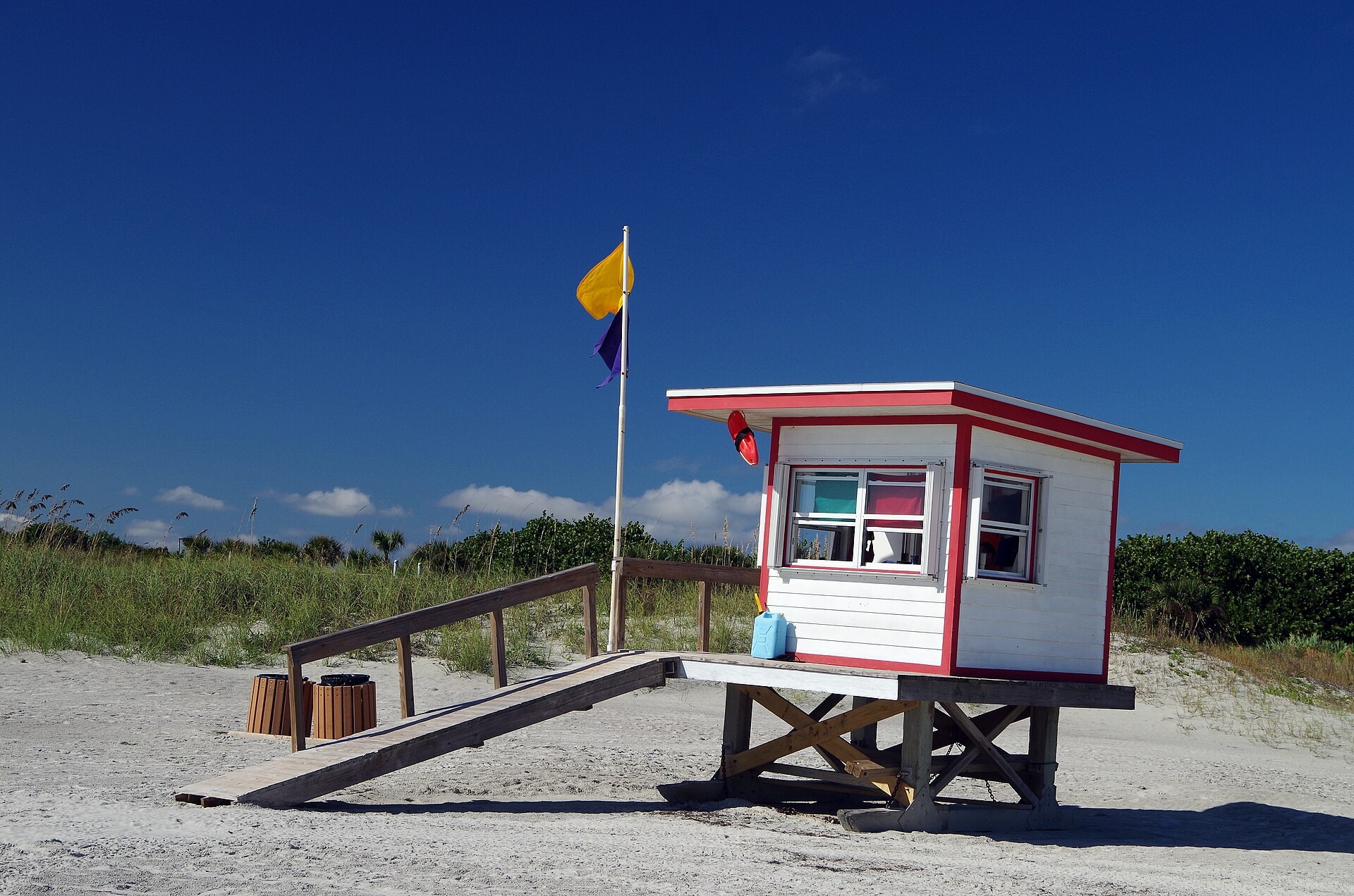 Red-and-white lifeguard station beside the beach at Jetty Park