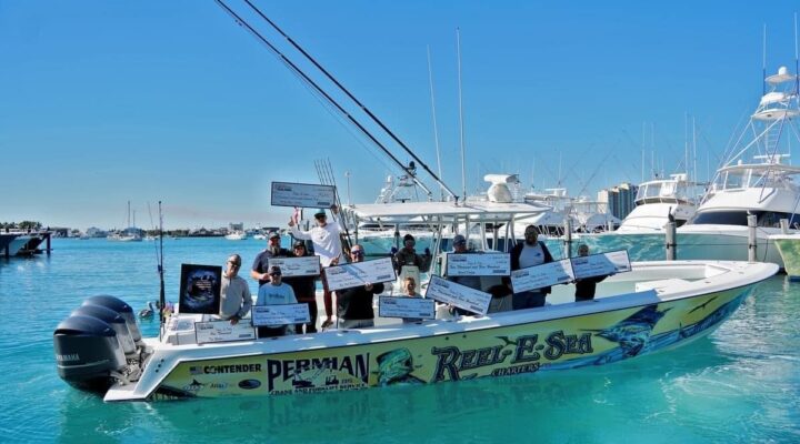 Reel E Sea center console floating beside the marina