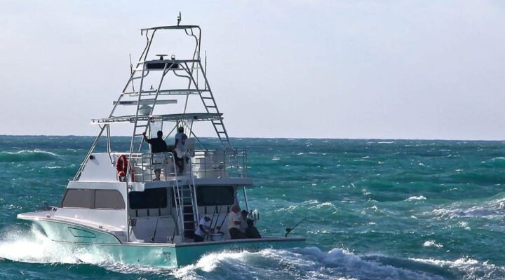 Spellbound charter boat underway